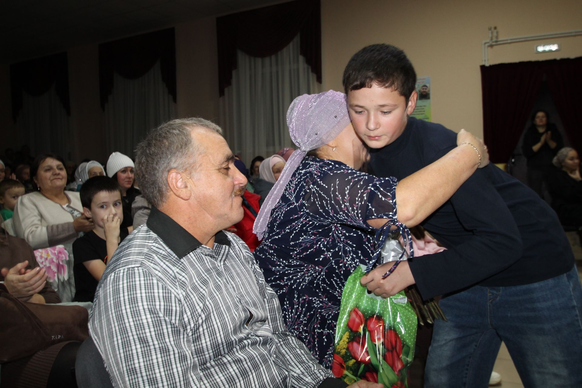 Яу кырында яңгырыйдыр бер дәртле җыр