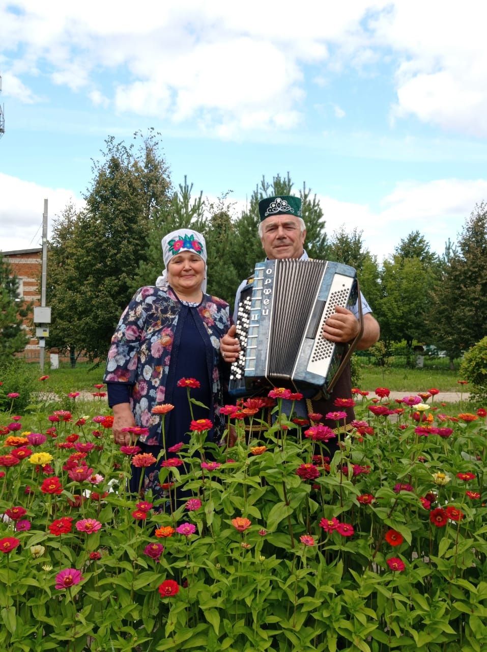 “Өегездә гармун бармы, эчен сүт тә, менә шундый әйберләрен, телләрен ал”