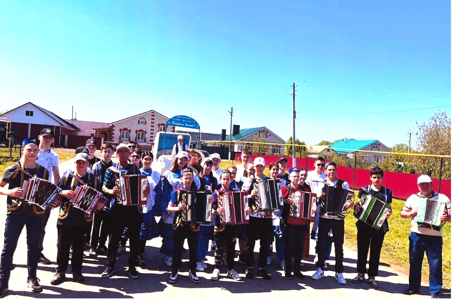 Татарстанның бер генә авылында да шуның кадәр гармун уйнаучы бала юк