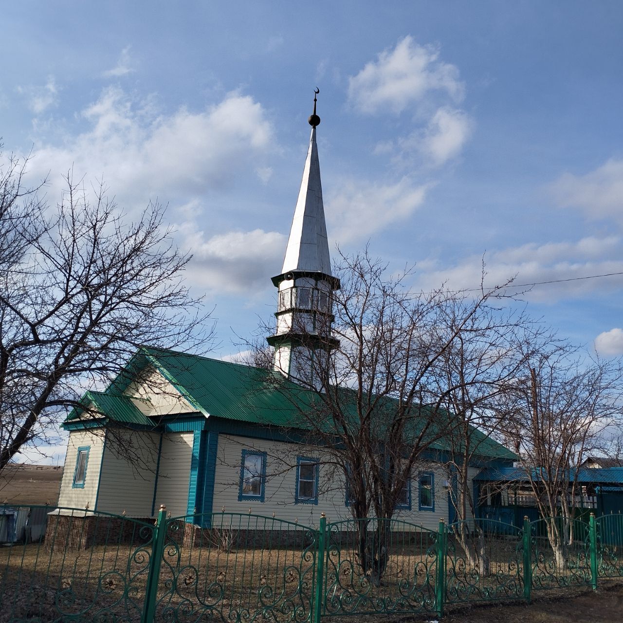 Намазны ялан аяк укырга ярыймы?