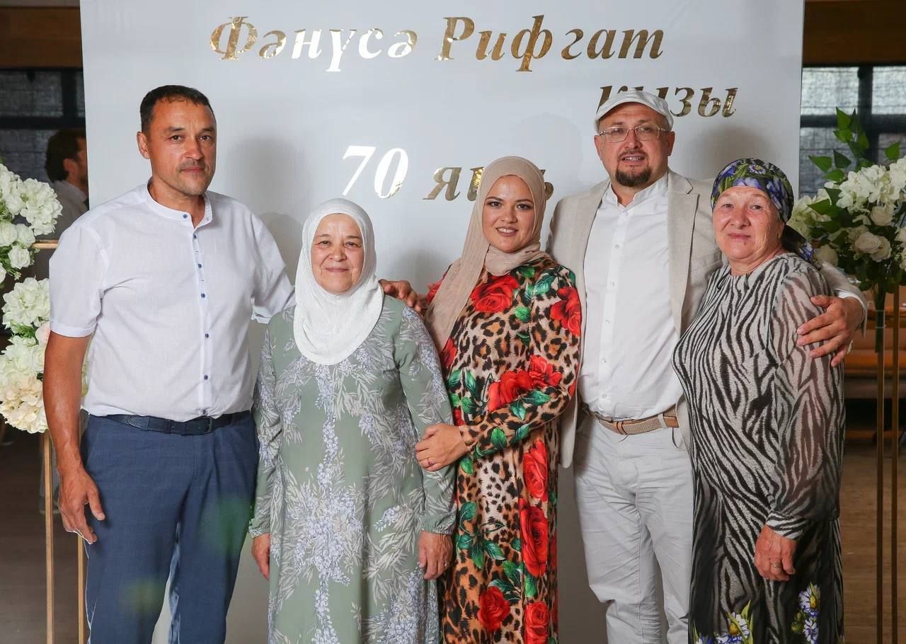 «Яулык киеп йөргәч, кешеләр: “Бу кеше намазда”, – дип уйлый бит инде. Ә мин ул вакытта намаз укымый идем»