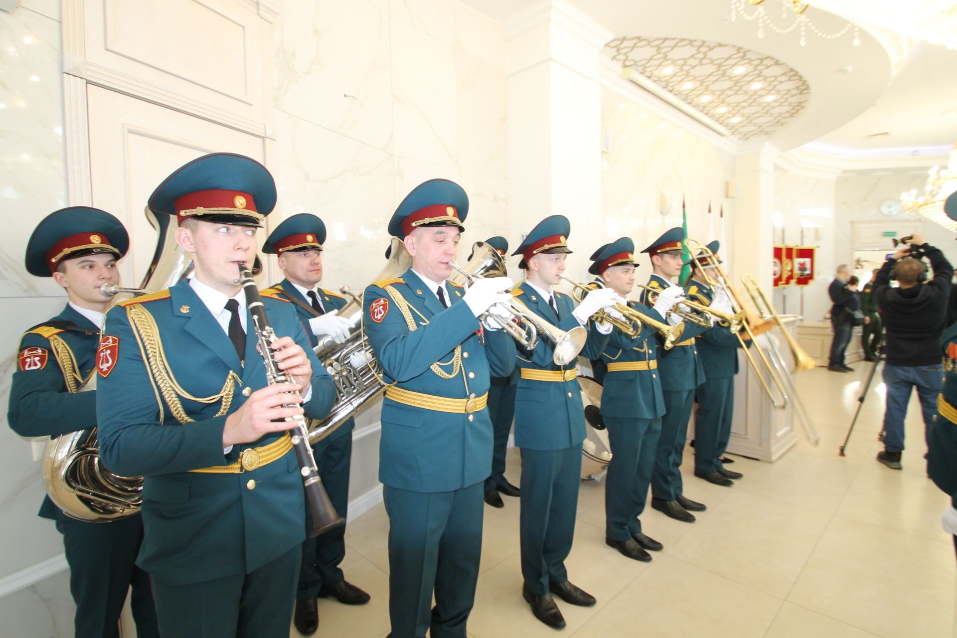 «Ленин бабай әйткәнчә, укыгыз, укыгыз һәм укыгыз!»