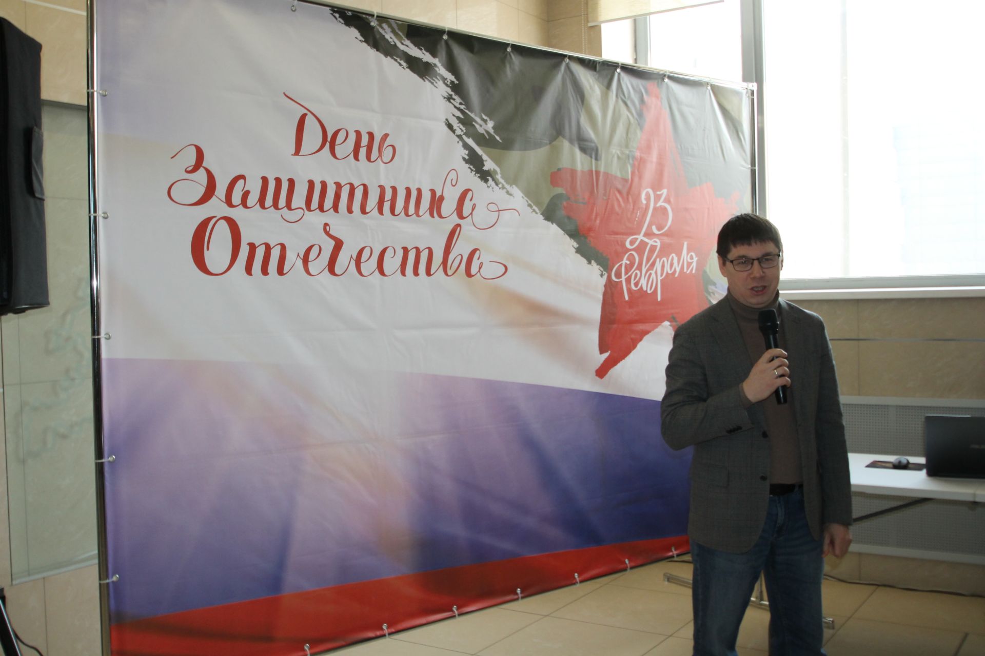 “ТАТМЕДИА” җитәкчелеге ир-ат хезмәткәрләрне котлады