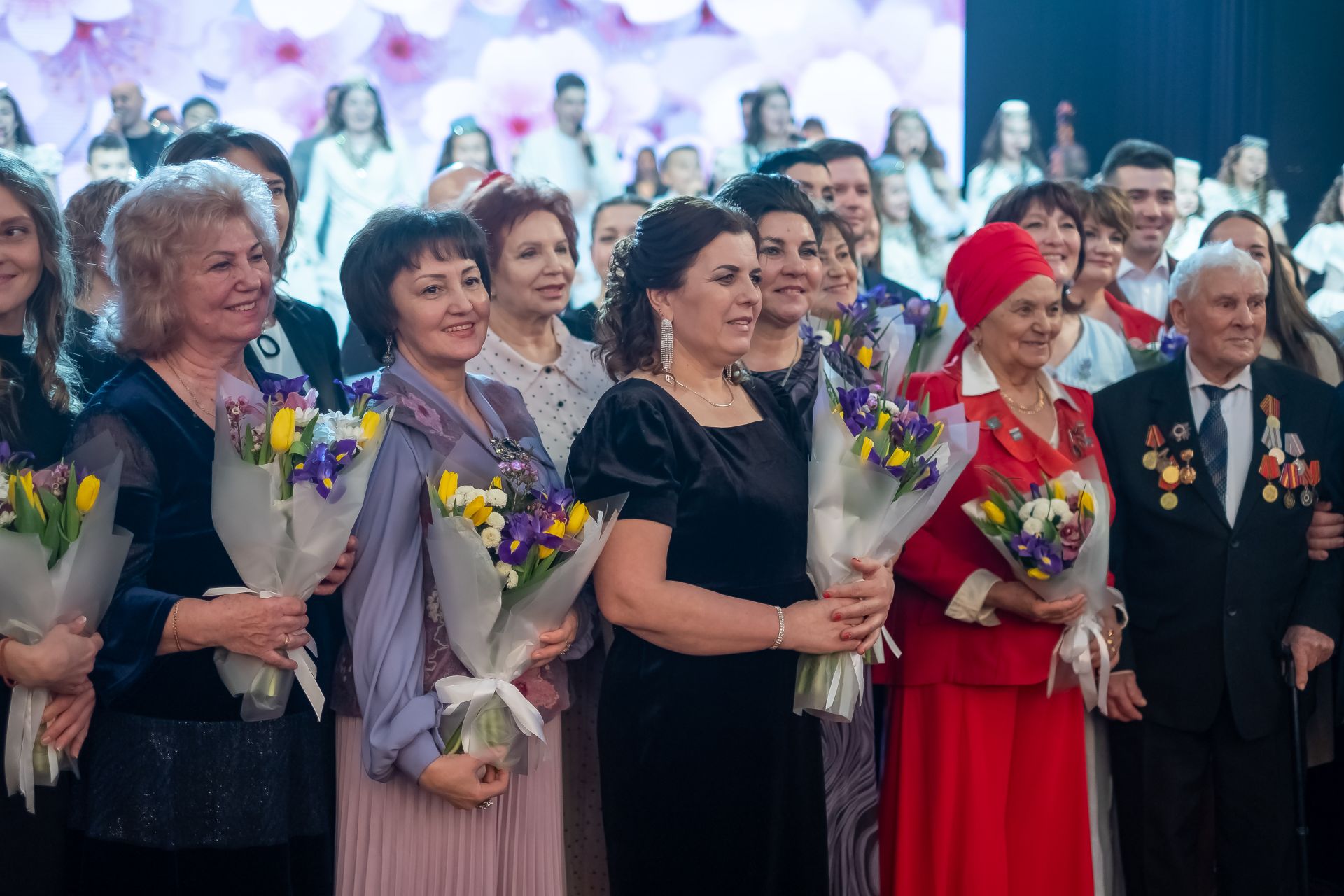 “Ел хатын-кызы” һәм “Ел ир-аты” исеменә лаеклылар ачыкланды