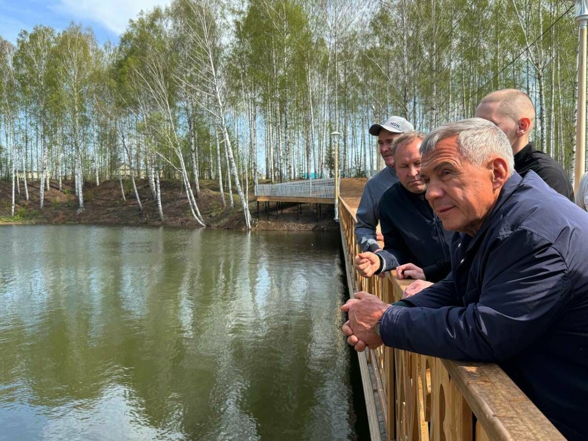 Рөстәм Миңнехановка Кырлайдагы Тукай музеенда төзекләндерелгән яр буен күрсәттеләр