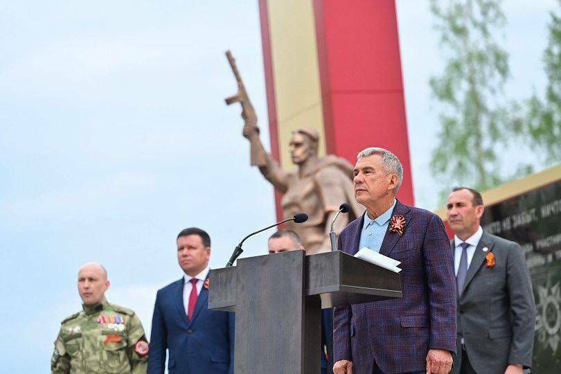 Татарстан Рәисе Тукай районында Мәңгелек утны кабызу тантанасында катнашты