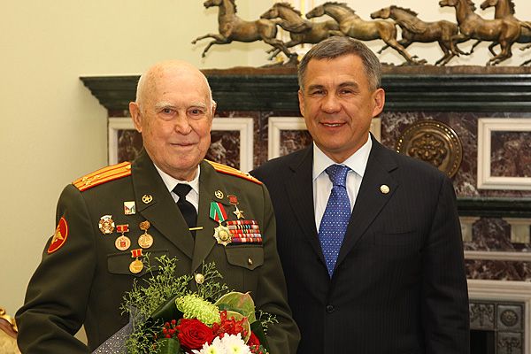 “Сез нәрсә? Мондый бөркетне ничек алмаска була?!”