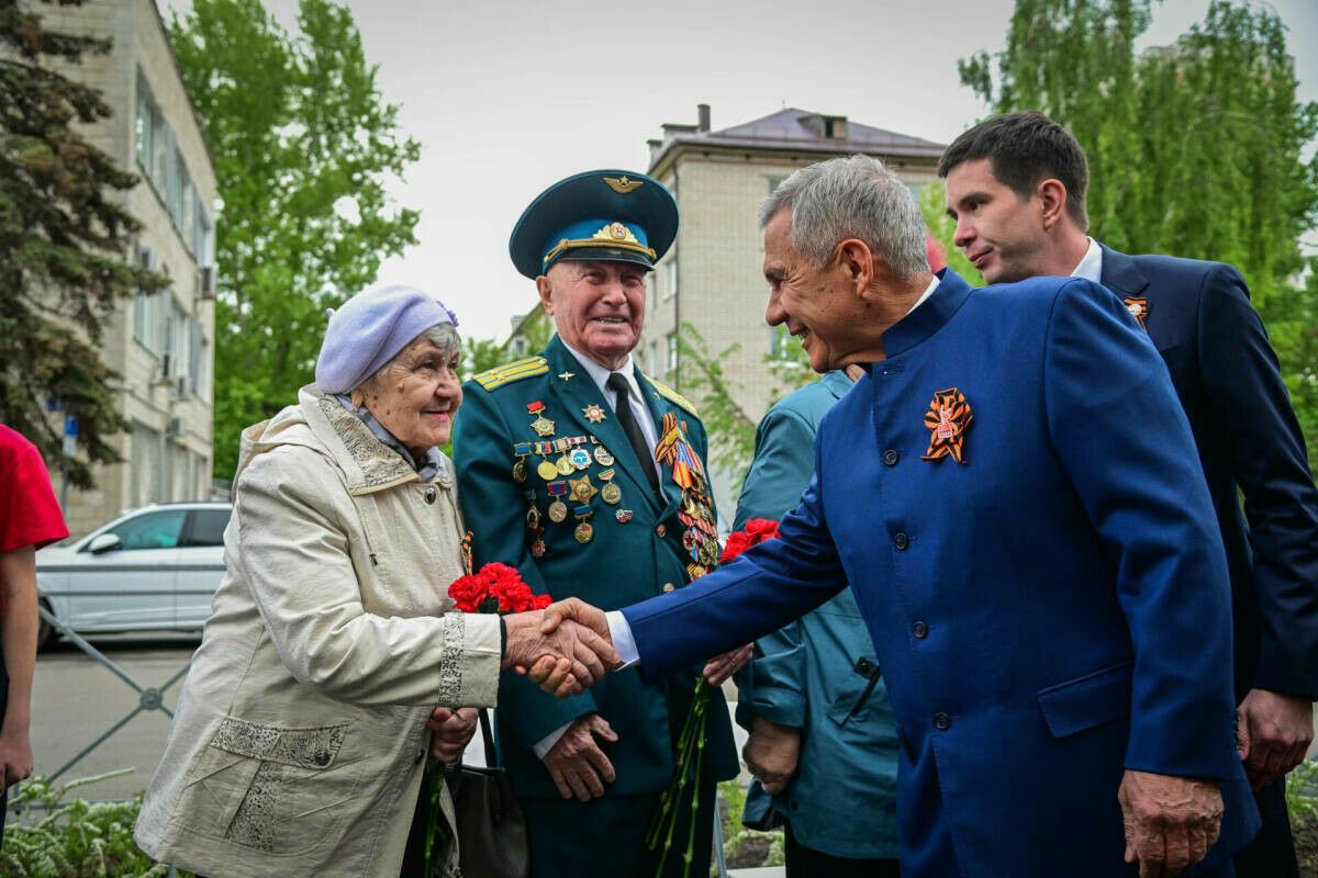 Рөстәм Миңнеханов Бөек Ватан сугышы ветераннары белән очрашты