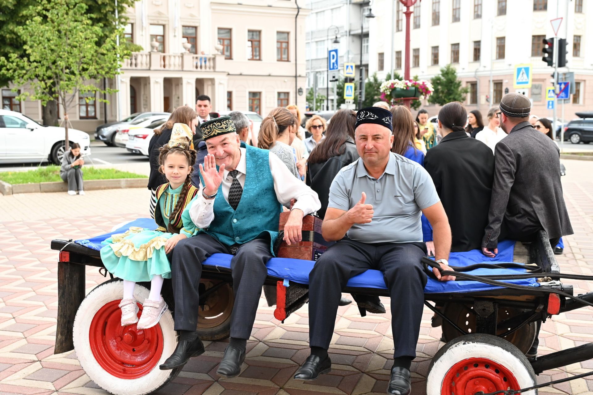 Депутатлар да кушылды: Казанда Сабантуйга бүләк җыю йоласы уза