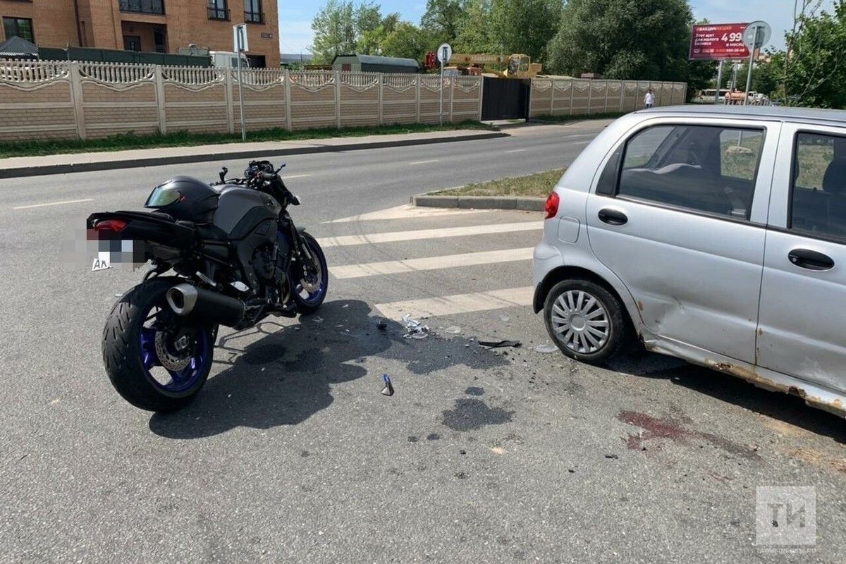 Салмыш хәлдә, правалары юк, шлем кимәгәннәр