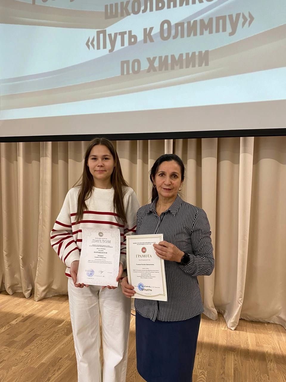 Авыл мәктәбе шәһәрнекеннән киммени? Сөмбел Хисамиева – 200 балл иясе