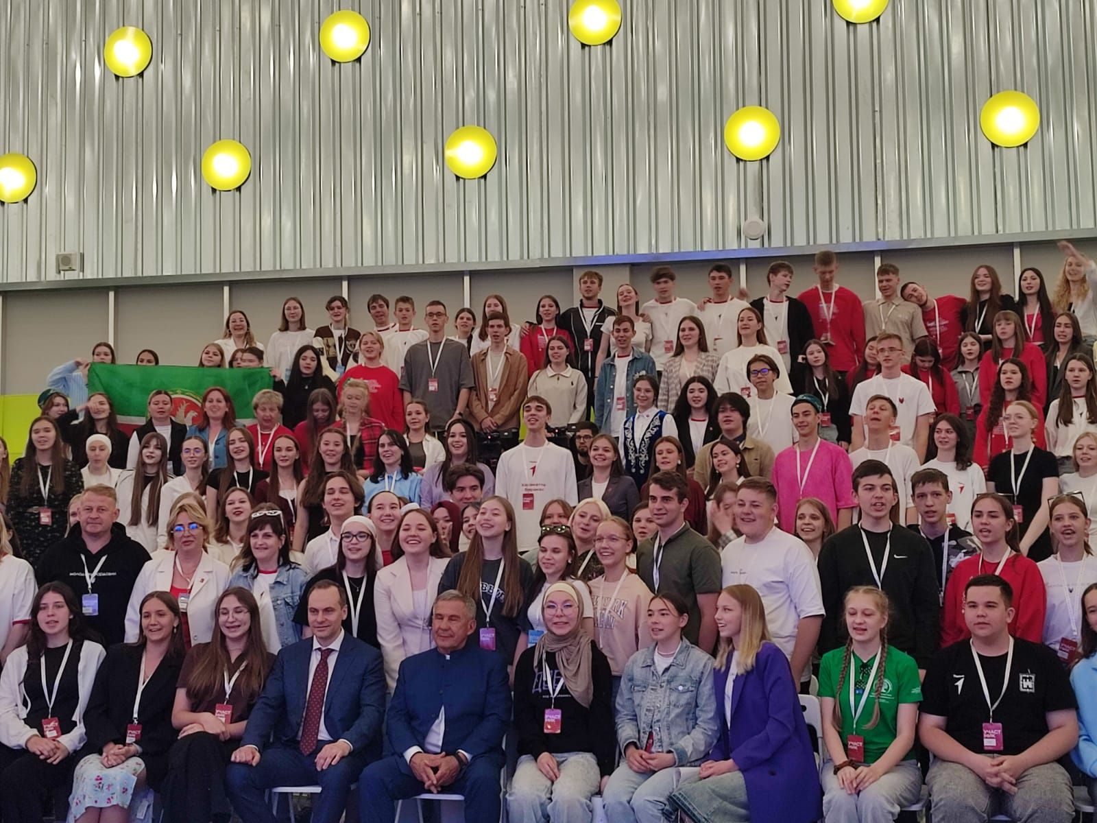 Рөстәм Миңнеханов: «Укытучының абруе түбән булуда дәүләтнең дә гаебе бар»