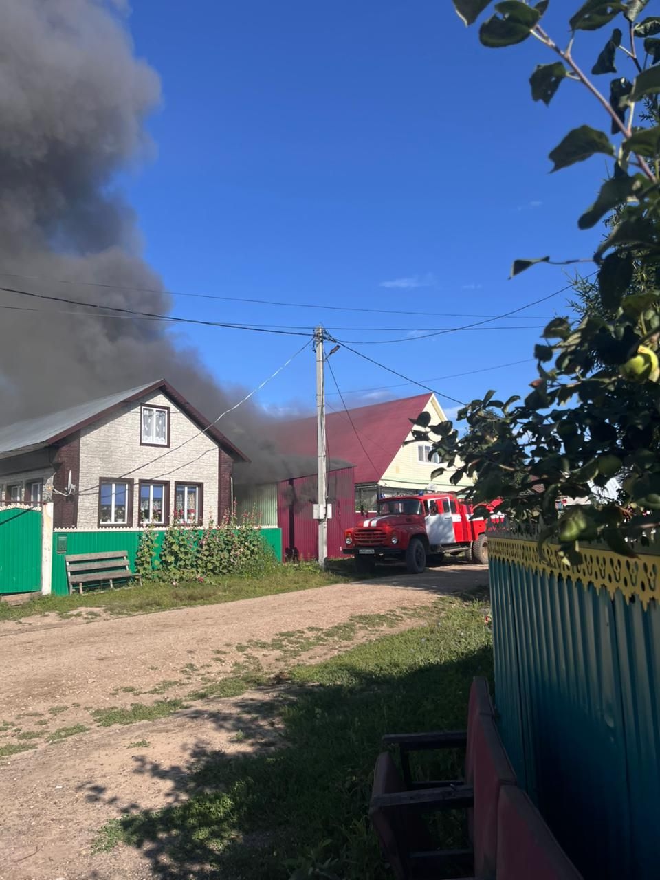 Әтнәдә янгын: “Машина шартласа, урам белән яна идек”