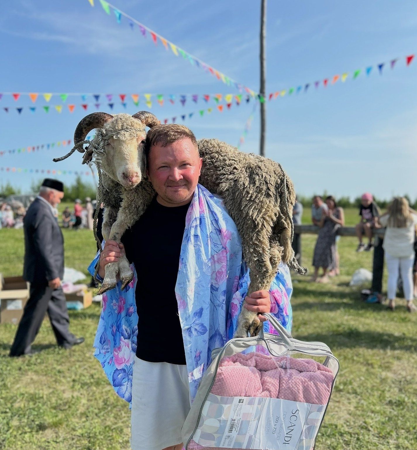 Блогер Рәмис Гыйльметдинов: “Сабантуйда җиңгән тәкәне корбан итеп чалдык”