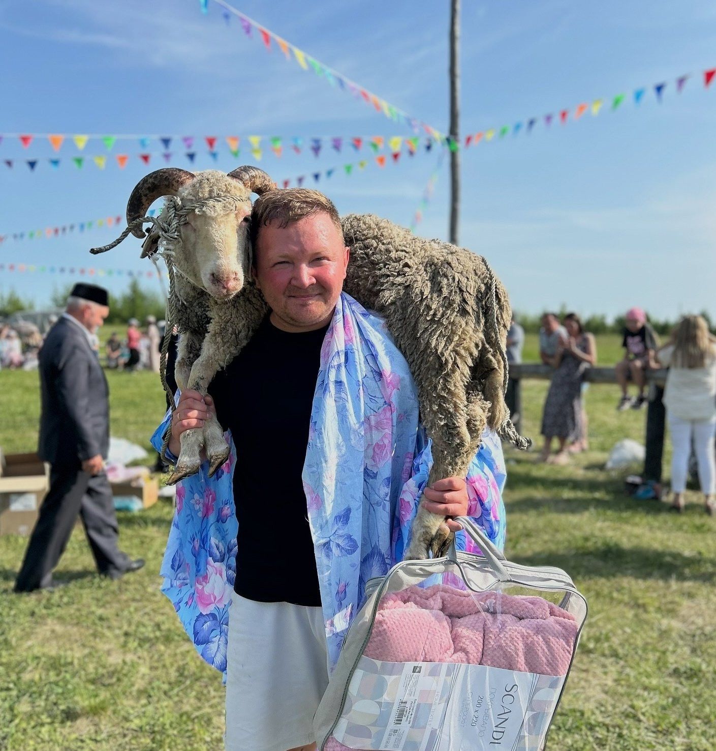 Блогер Рәмис Гыйльметдинов: “Сабантуйда җиңгән тәкәне корбан итеп чалдык”