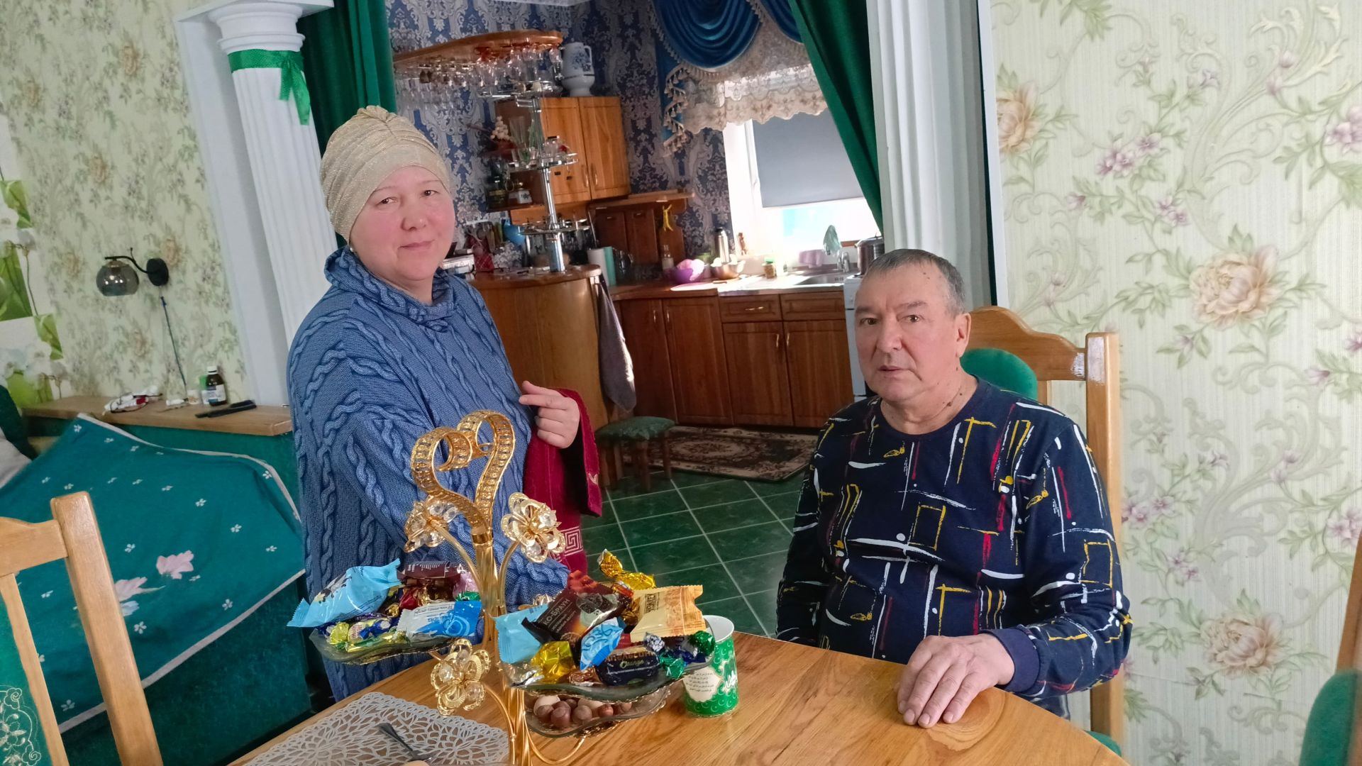 «Бер чүмеч аш салып бирсәләр, шуны ике кашыктан ашап куярбыз»