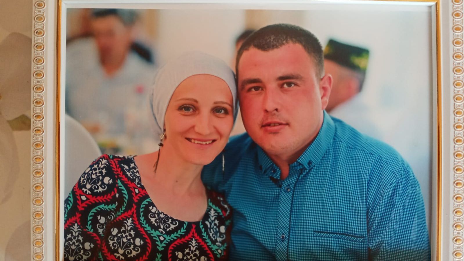 Өч баласы ятим кала. “Әни янында салкынмы икән” дип сорый алар...