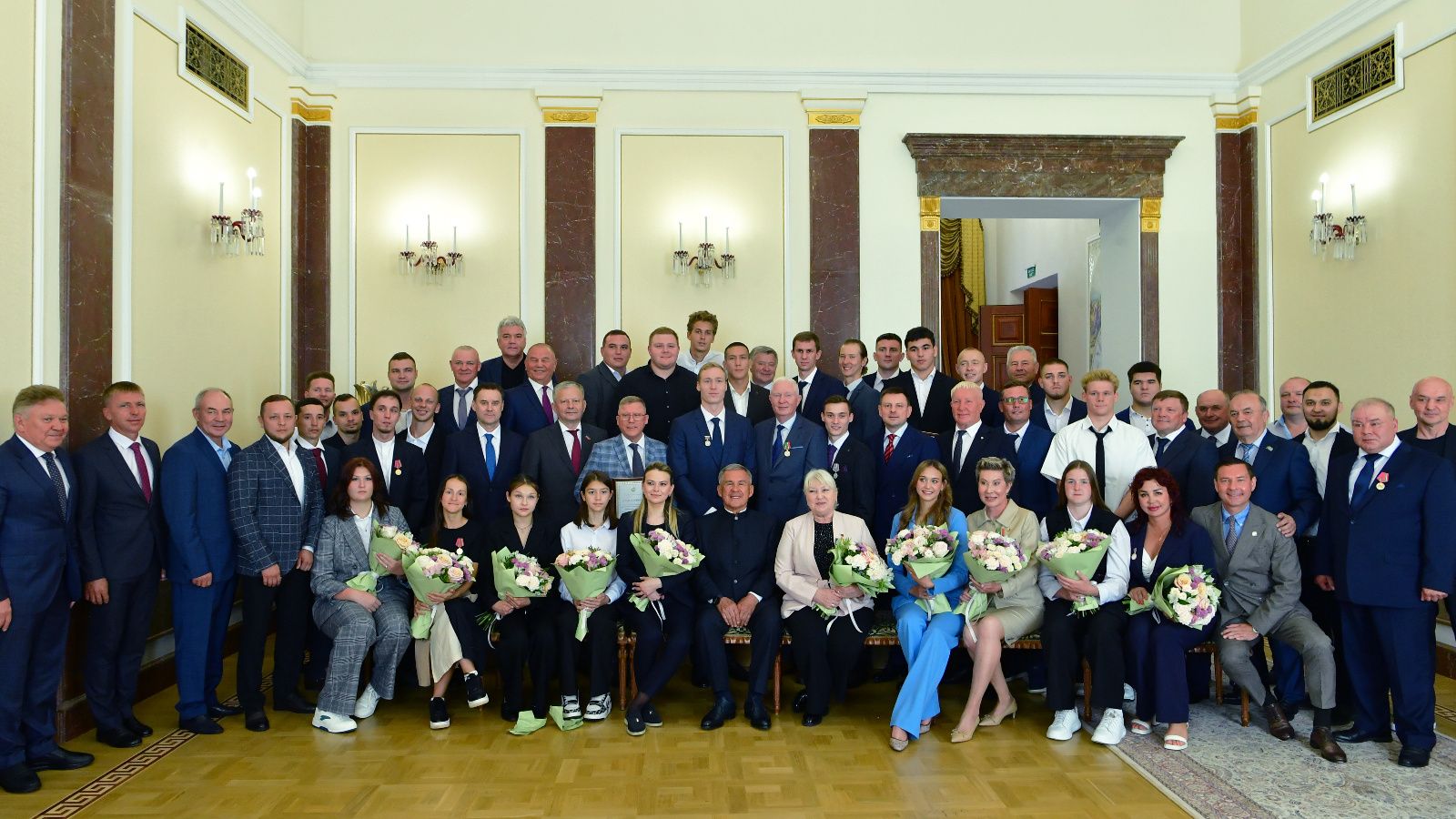 Миңнеханов: «Ышанам ки, алда сезне күп кенә зур җиңүләр көтә»