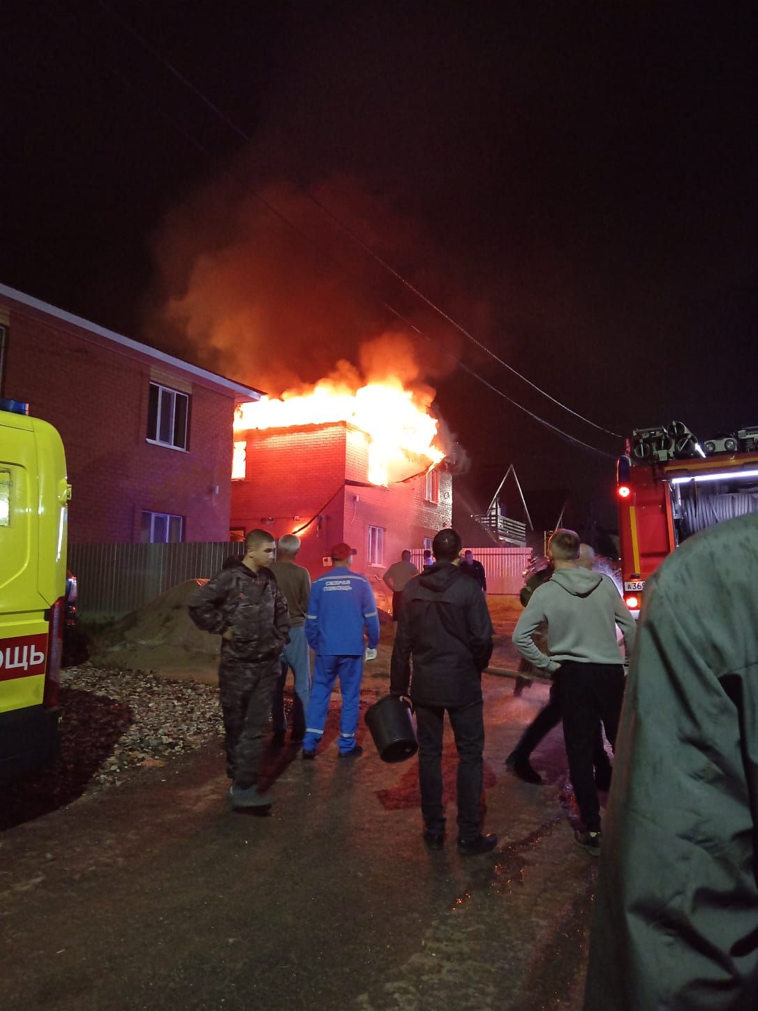 Көектә янгын: 5 балалы гаилә урамда калган, ә күршеләре янып үлгән...