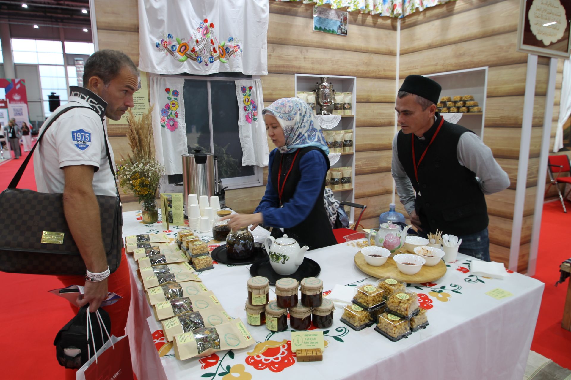 Россия белән Кытайның чөкердәшеп, Казанда чәй эчүе дә әһәмиятле