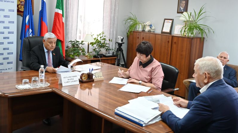 Фәрит Мөхәммәтшин халыкны кабул итте