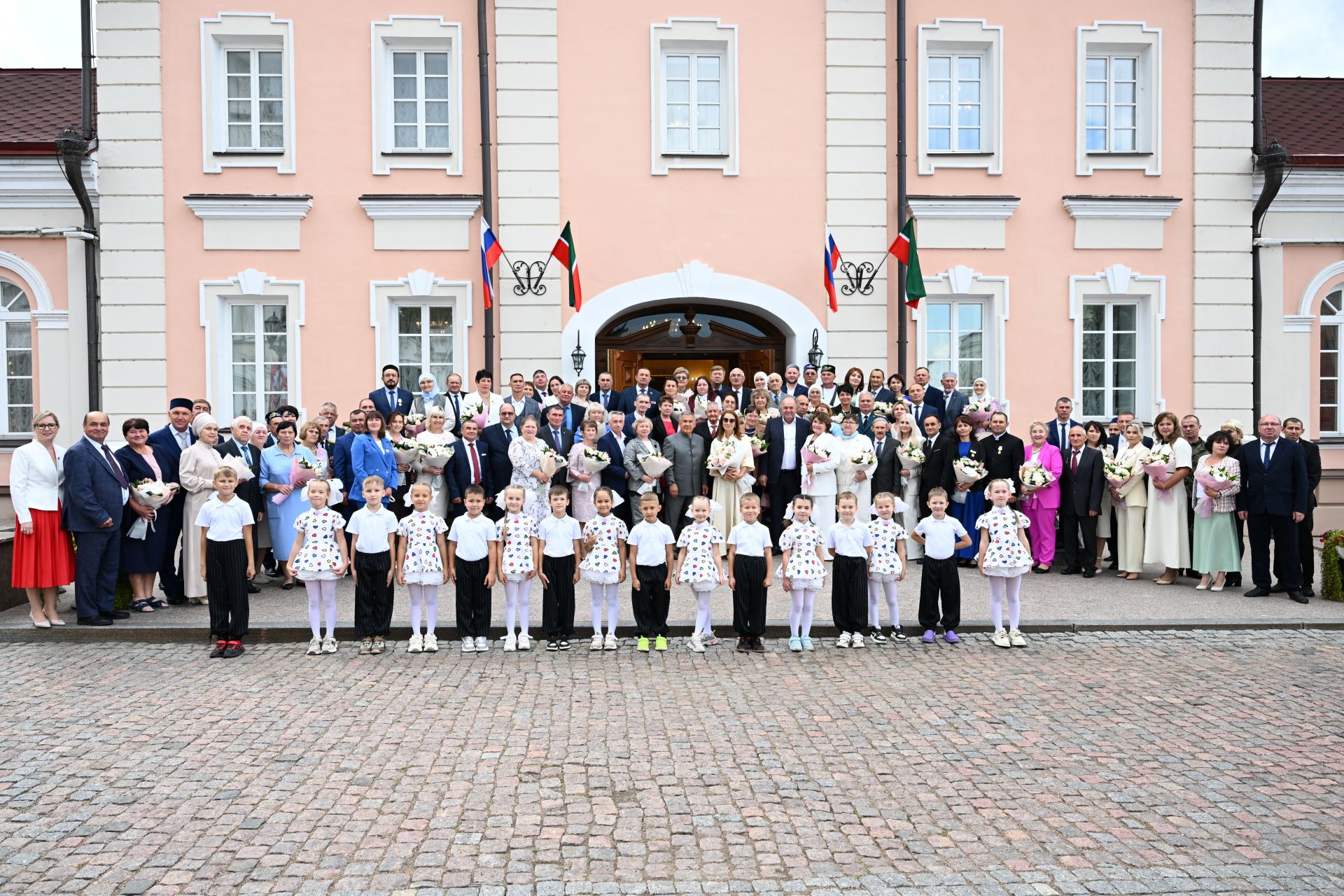 Рөстәм Миңнеханов: «Гаилә учагын саклагыз, җылысын һәм рәхәтен саклагыз»