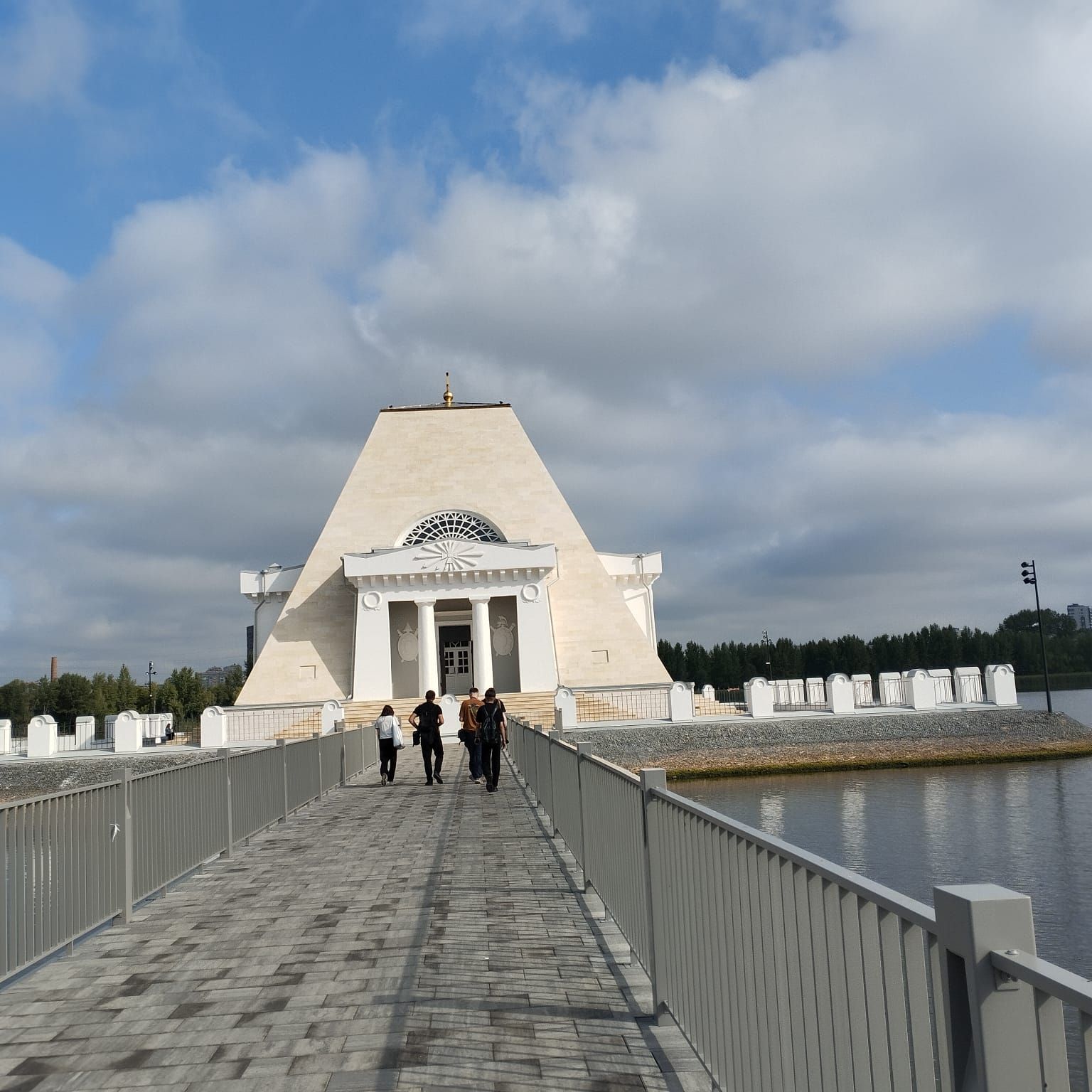 Һәйкәл-гыйбадәтханәдән Казан Кремленә җир асты юлы бар дигән сүз дөресме?