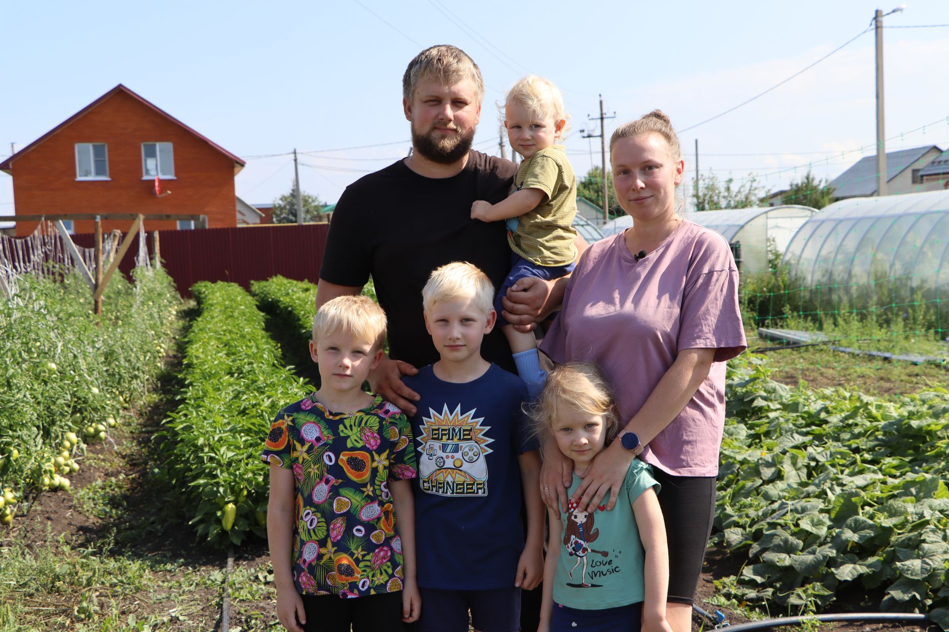 Яшь гаилә берничә шөгыльне үз итеп яши