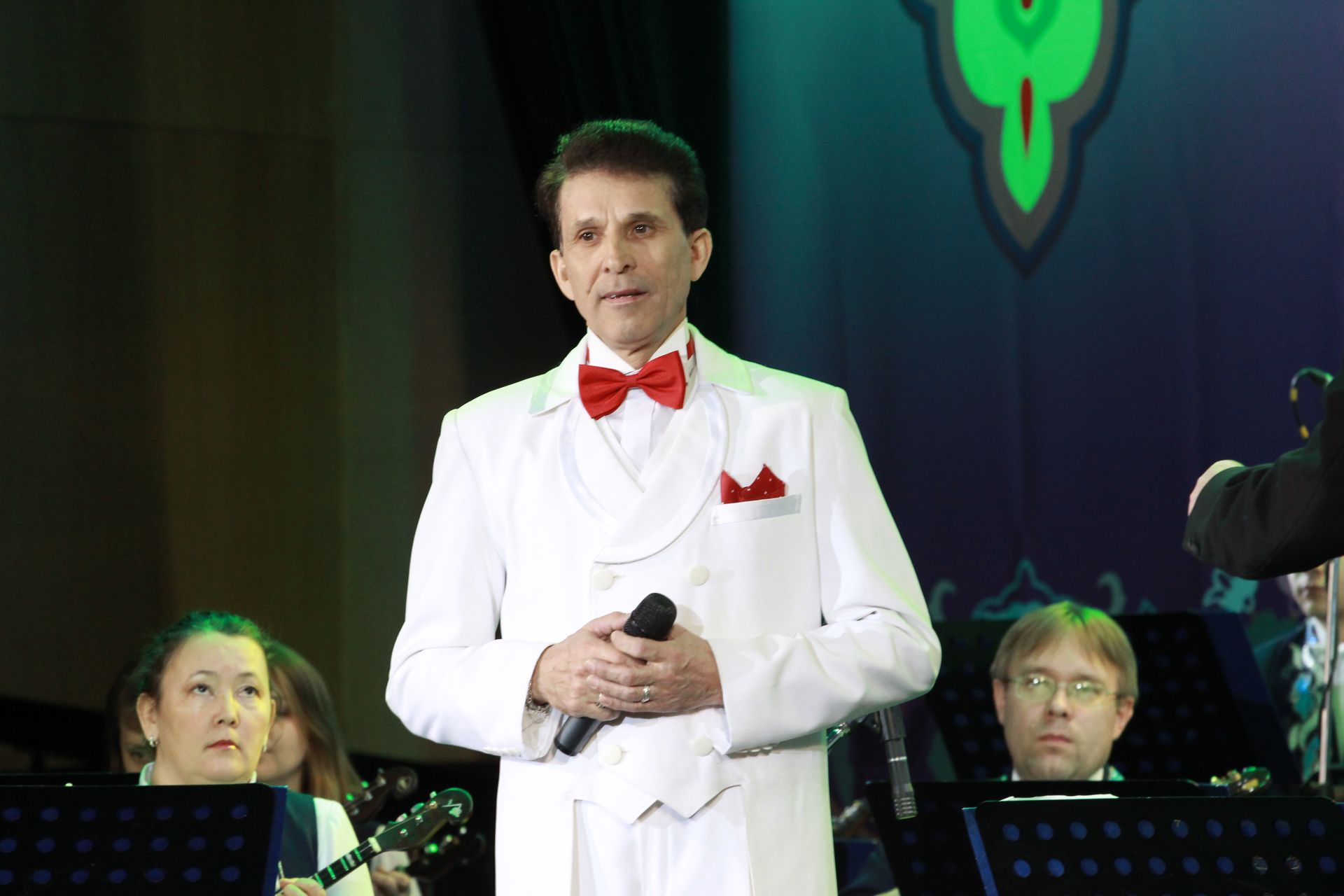 Фердинанд Сәлахов үзенең балачагы яшьлеге турында: «Энекәшләрем белән 83 яшьлек әби минем кулда калды»