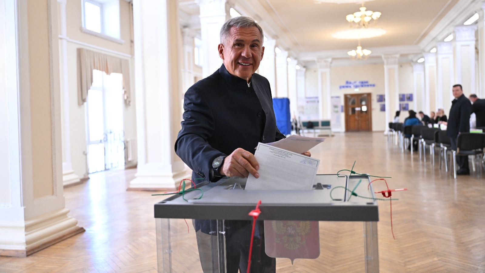 Рөстәм Миңнеханов Татарстан Республикасы Рәисен сайлауда катнашты