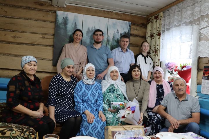 «5 бала белән тол калдым. Иң олы дигәне 10 класста укый иде»