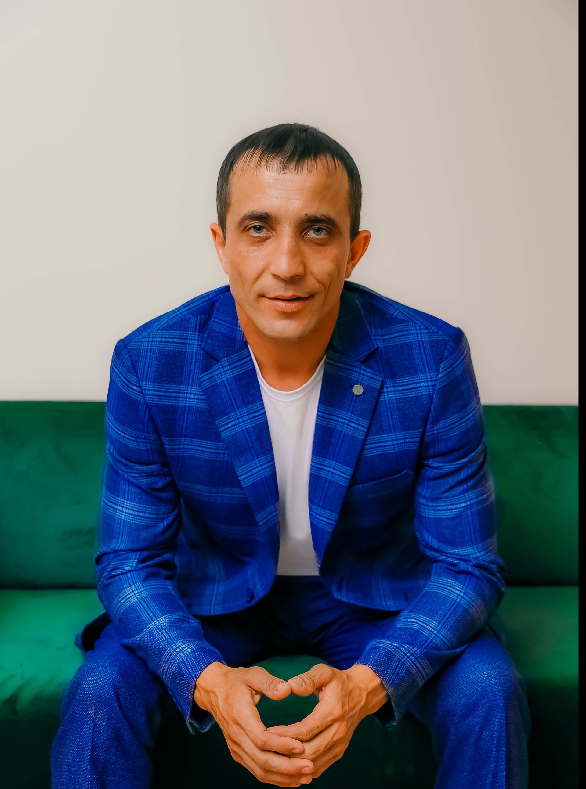 Ленур Биктимеров: «Хатынымның үскәнен, укып бетергәнен 10 елга якын көттем»