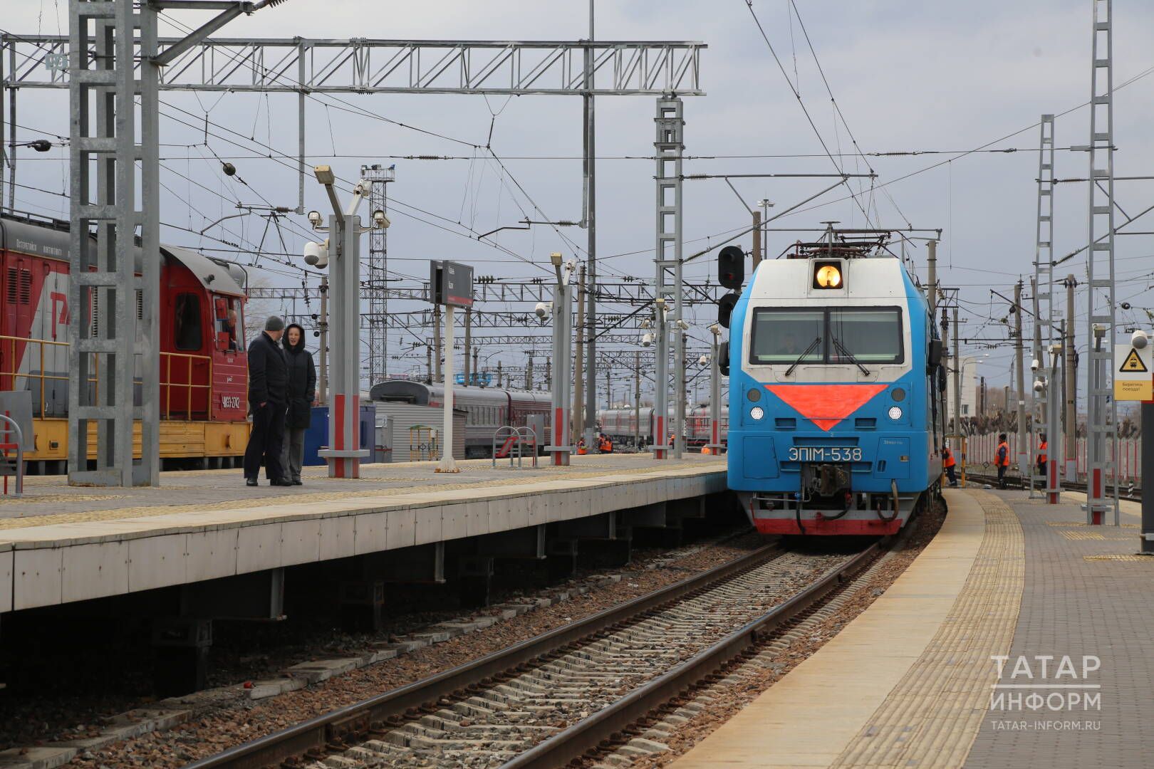 Матур фото ясау өчен вагон өстенә күтәрелеп, берсе үлгән, икенчесе җәрәхәтләр алган