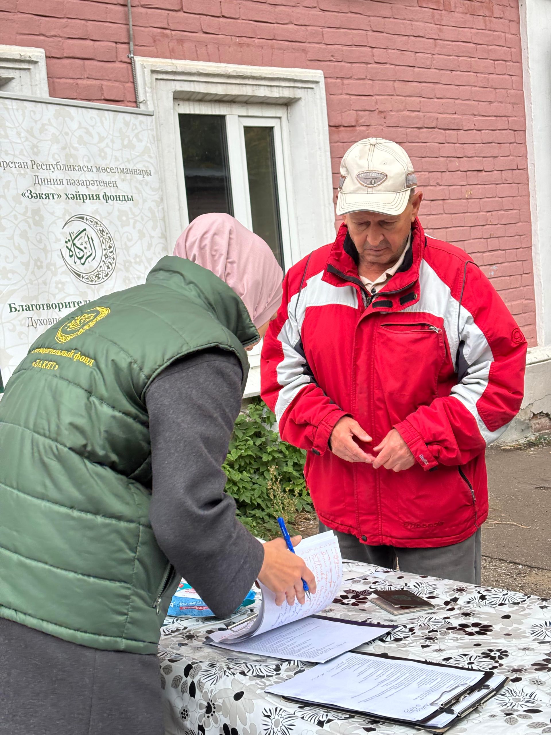 “Зәкят” фонды мохтаҗларга 4 тоннадан артык гошер таратты