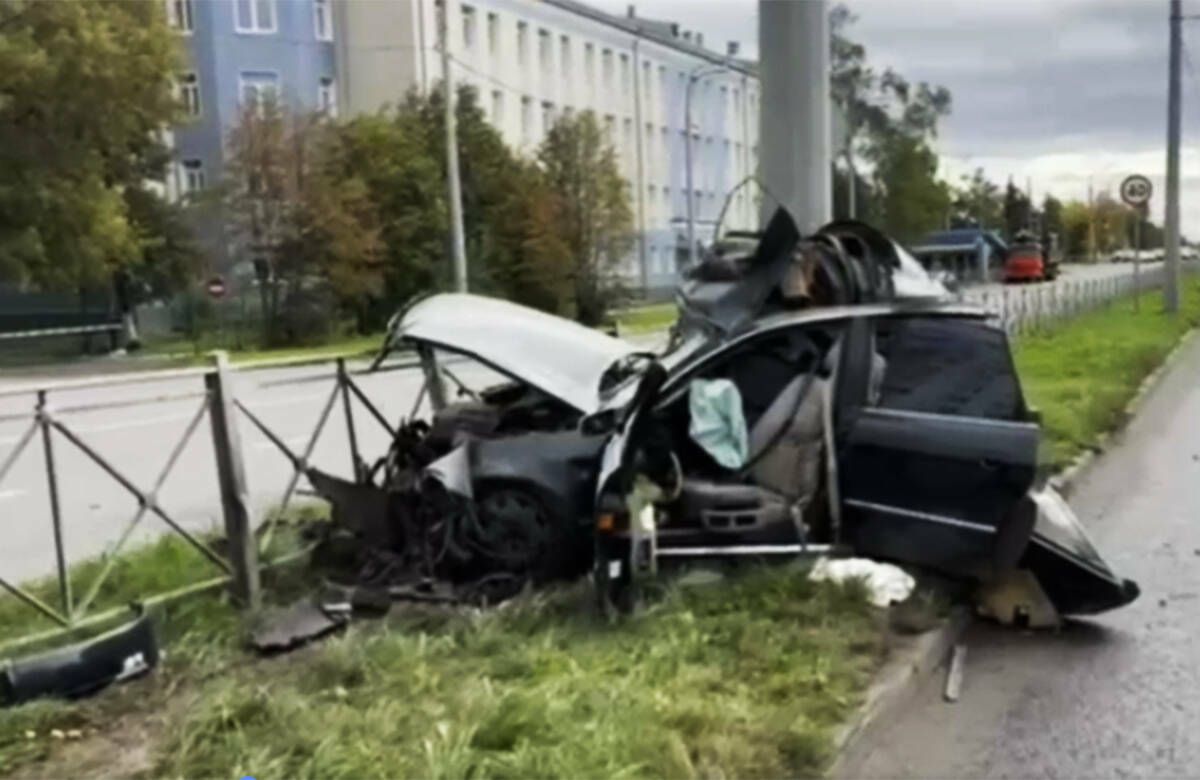 «Булган хәлгә ышана алмыйм»: урталай ярылган Audi йөртүчесенең әнисе шаһитлар эзли