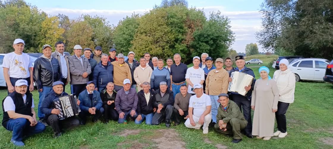 Бер белмәгән кеше белән туганлашыр өчен умартачы булырга кирәк