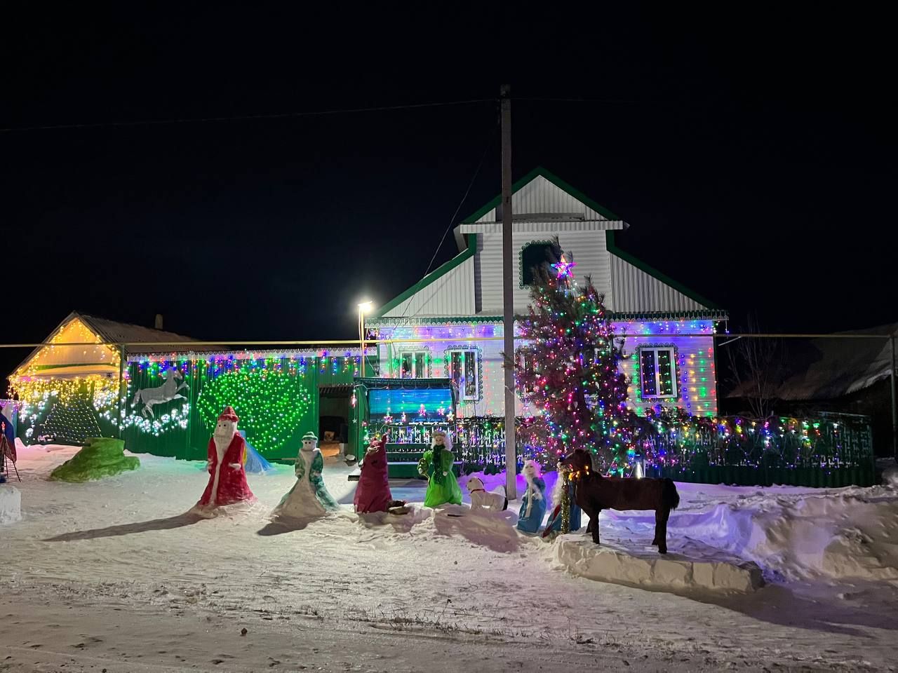 Гаҗәеп авыл: «Безнең авылны Ульяновск шәһәреннән, Чувашиядән, Самарадан кадәр күрергә киләләр»