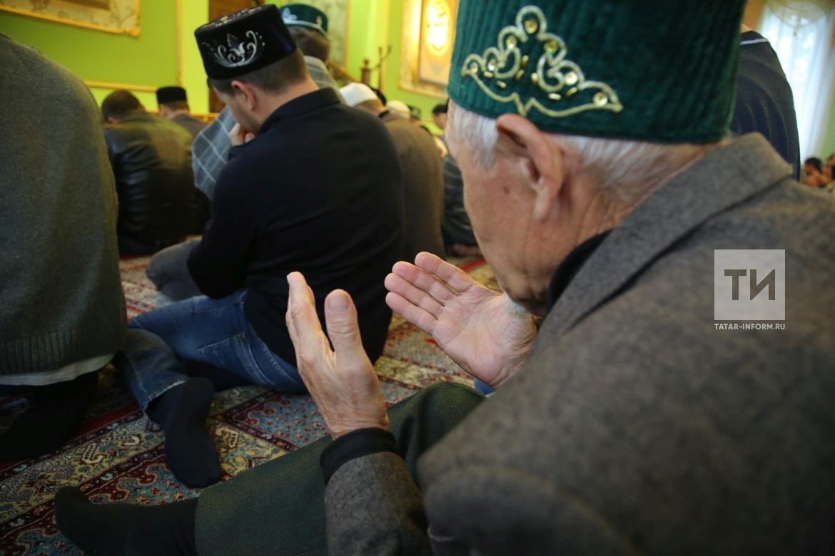 “Дога кылу тәртибе турында аңлатсагыз иде. Кыйблага карап утыру мәҗбүриме?..»