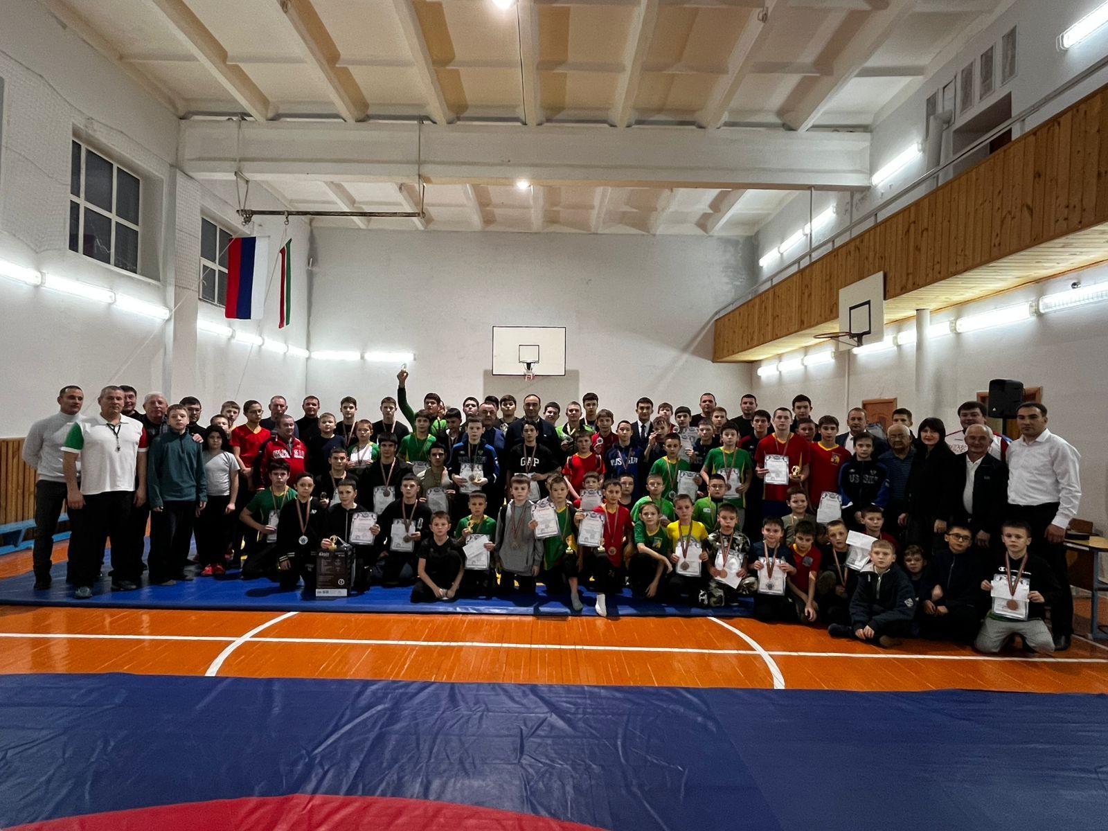 Көрәш келәмендә дуслык җепләре ныгый