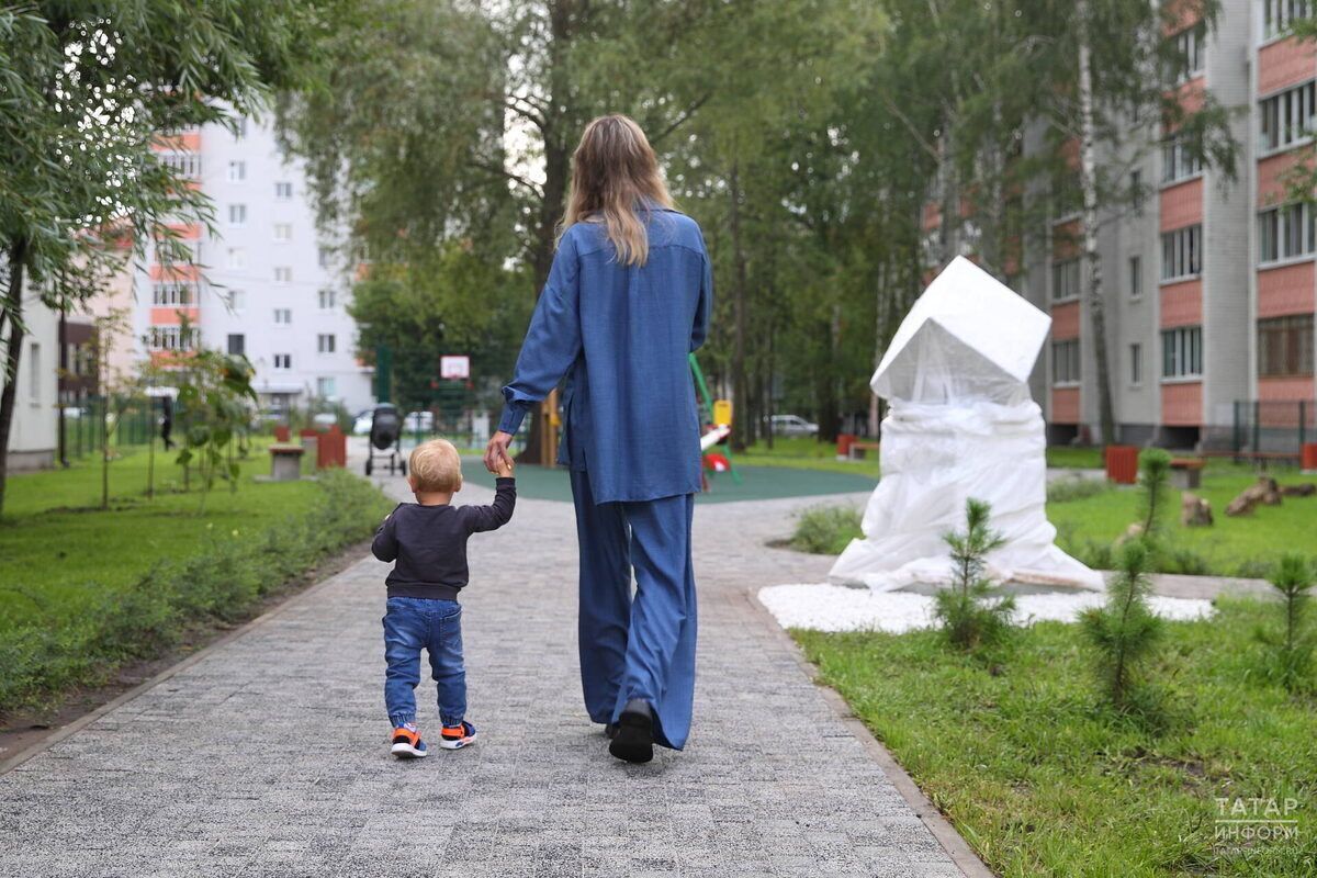 Ял көннәрендә дә «эшкә» дип чыгып китә башлады - сөяркәсе барлыкка килгән...