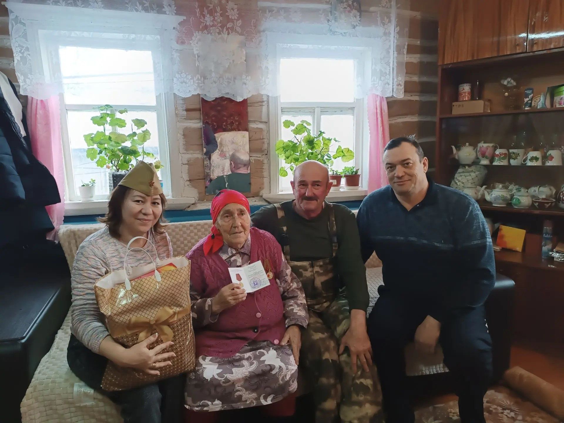 «Ачлык та күрдем, ятимлек тә... Бүген балаларым тәрбиясендә яшим»