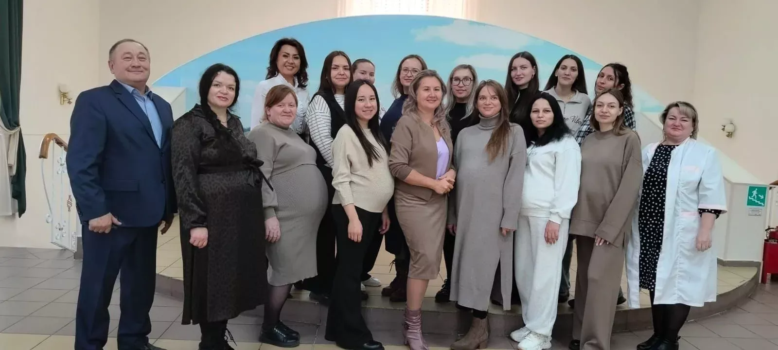 Бәби көтү — могҗизага тиң мизгел: Азнакайда «Яшь әти-әниләр мәктәбе» очрашуы