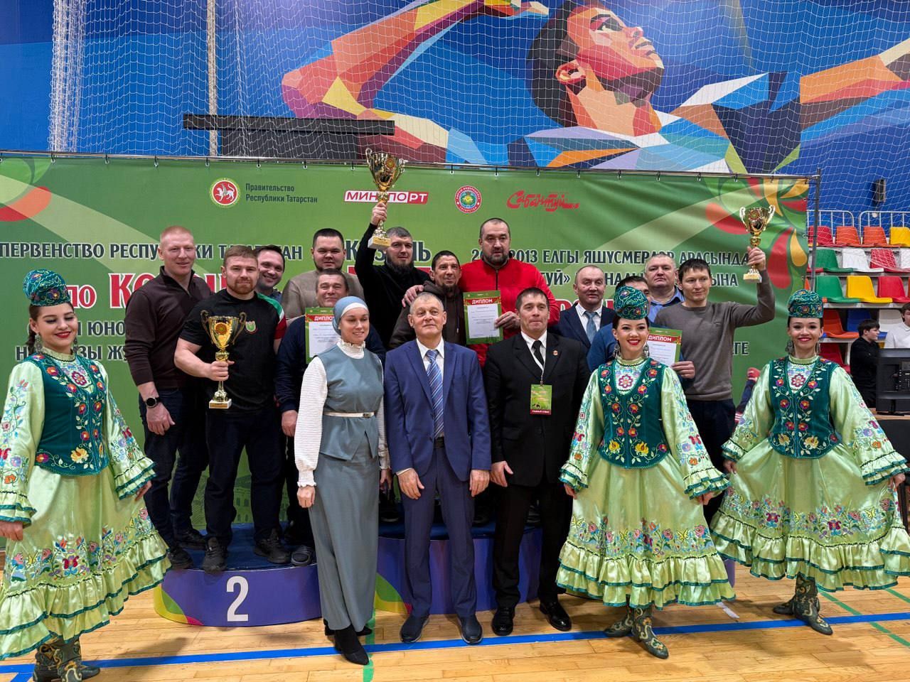 Әлмәт - беренче! Теләче дә күтәрелә