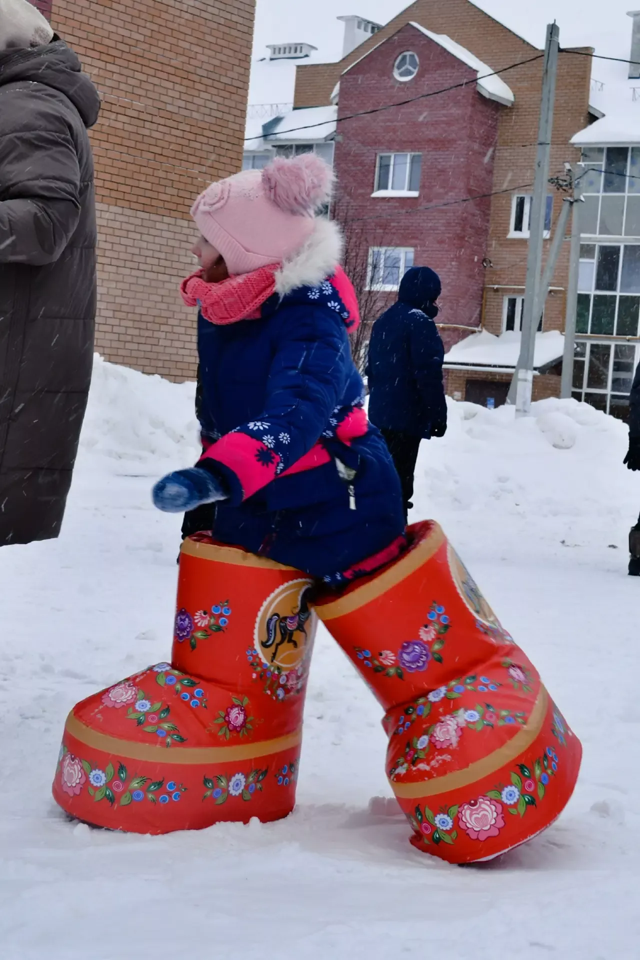 Кар, чәй һәм күршеләр: Апаста кышкы бәйрәм гөрләде