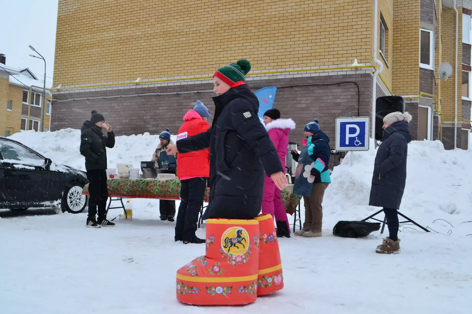 Кар, чәй һәм күршеләр: Апаста кышкы бәйрәм гөрләде