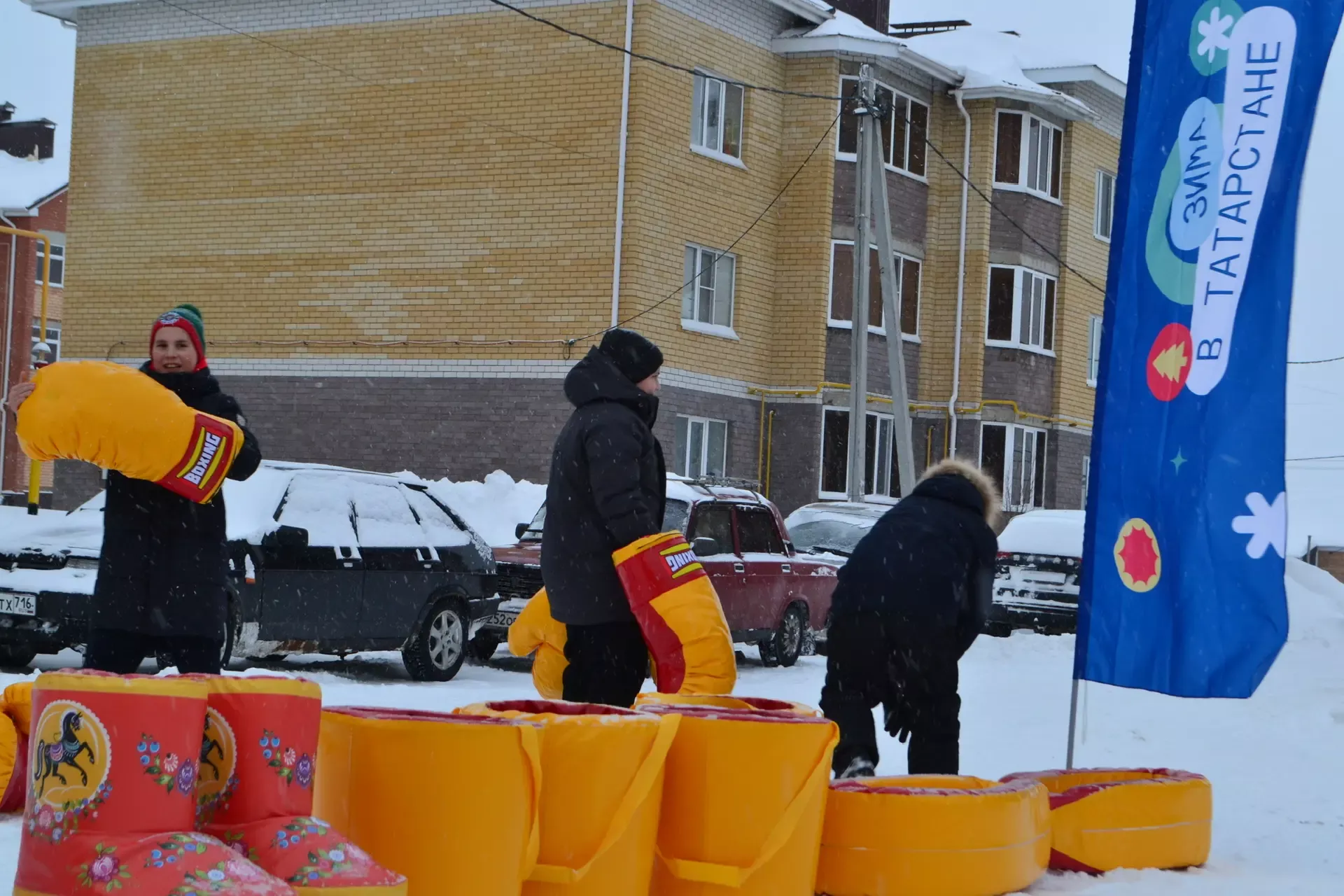 Кар, чәй һәм күршеләр: Апаста кышкы бәйрәм гөрләде