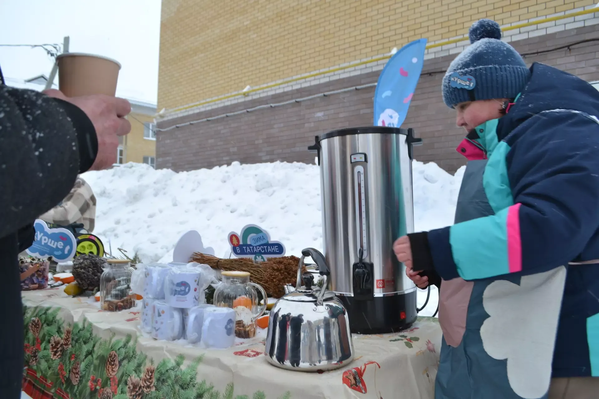 Кар, чәй һәм күршеләр: Апаста кышкы бәйрәм гөрләде