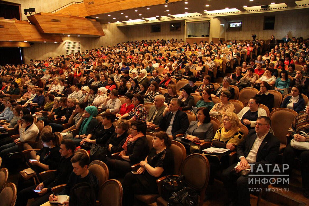 Театрга ничек киенеп барырга? Артистлар һәм экспертлар фикере