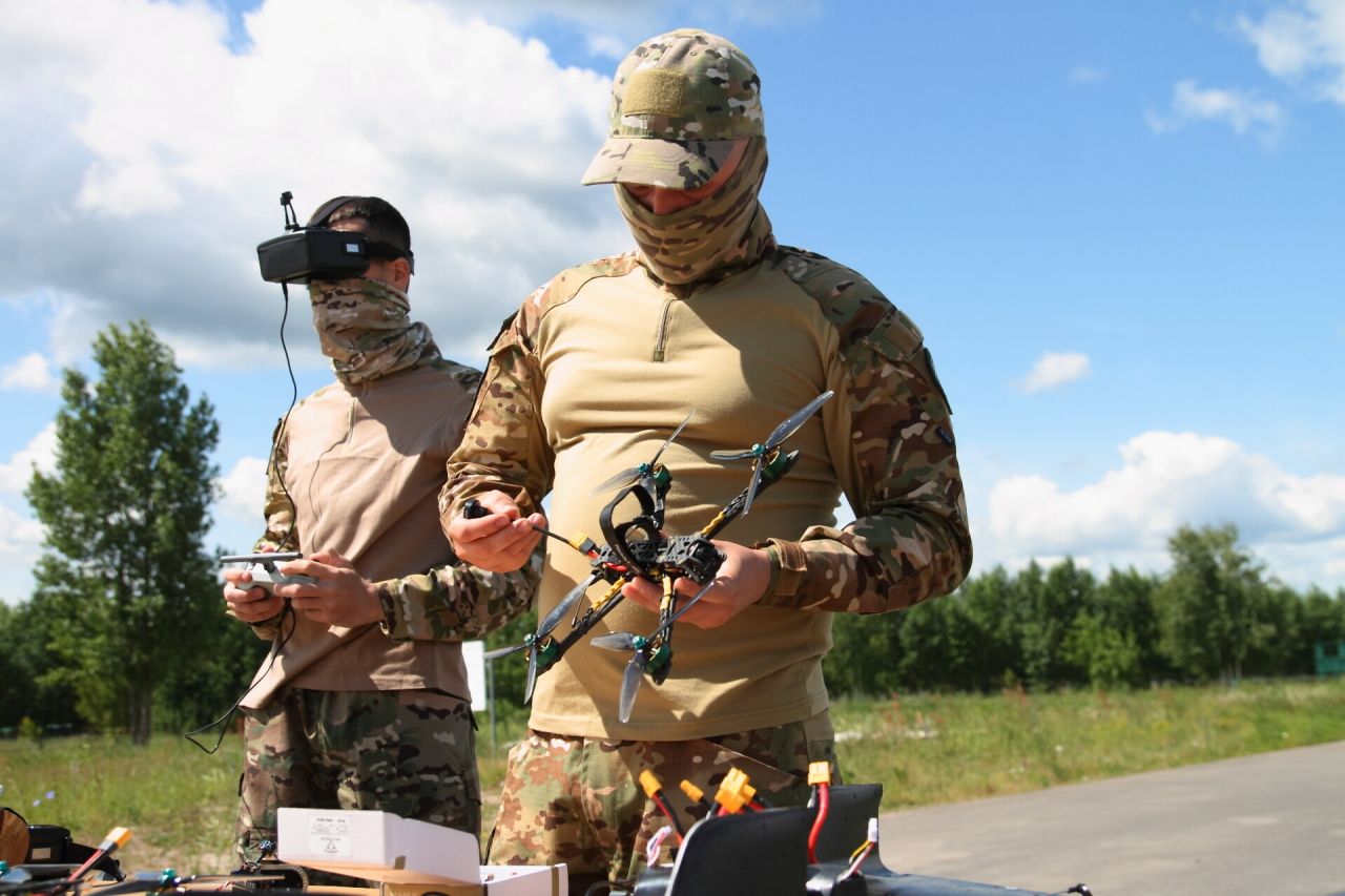 Җырчылар разведкага үзе белән кемне алыр иде?