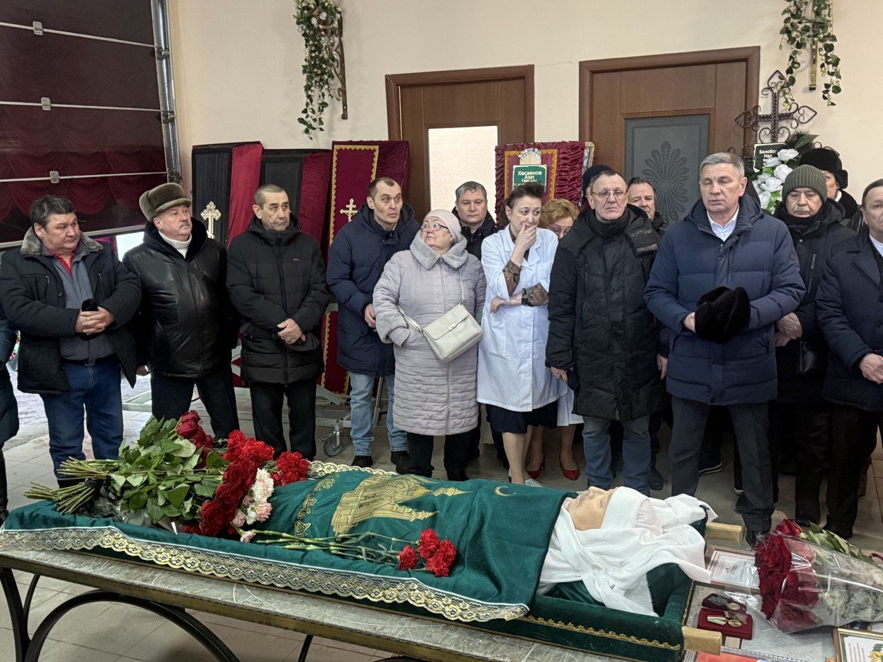 Азат Хөсәенов белән хушлашу: соңгы юлга озатканда булса да, аны сәхнә түрендә күрәсе килде